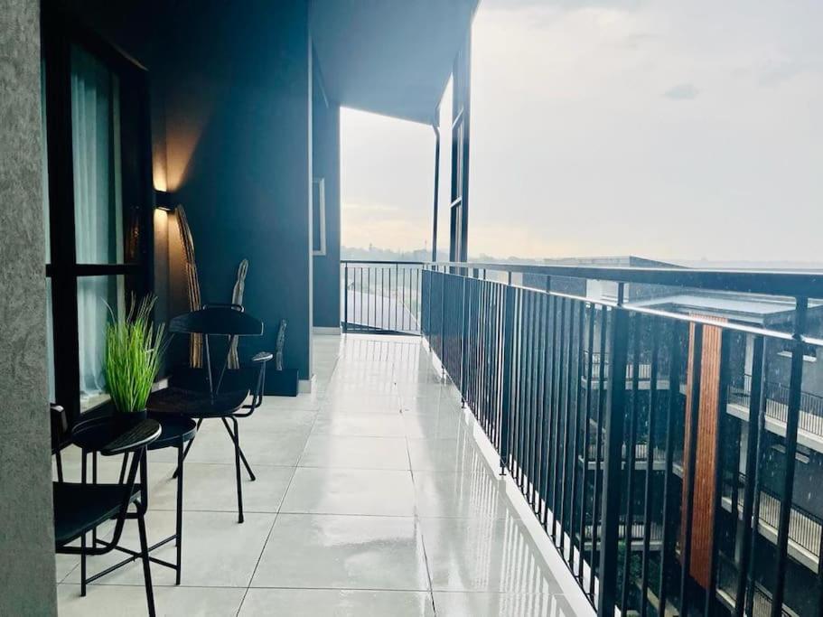 Hyde Park Sandton Luxury 2br Floor Apartment *