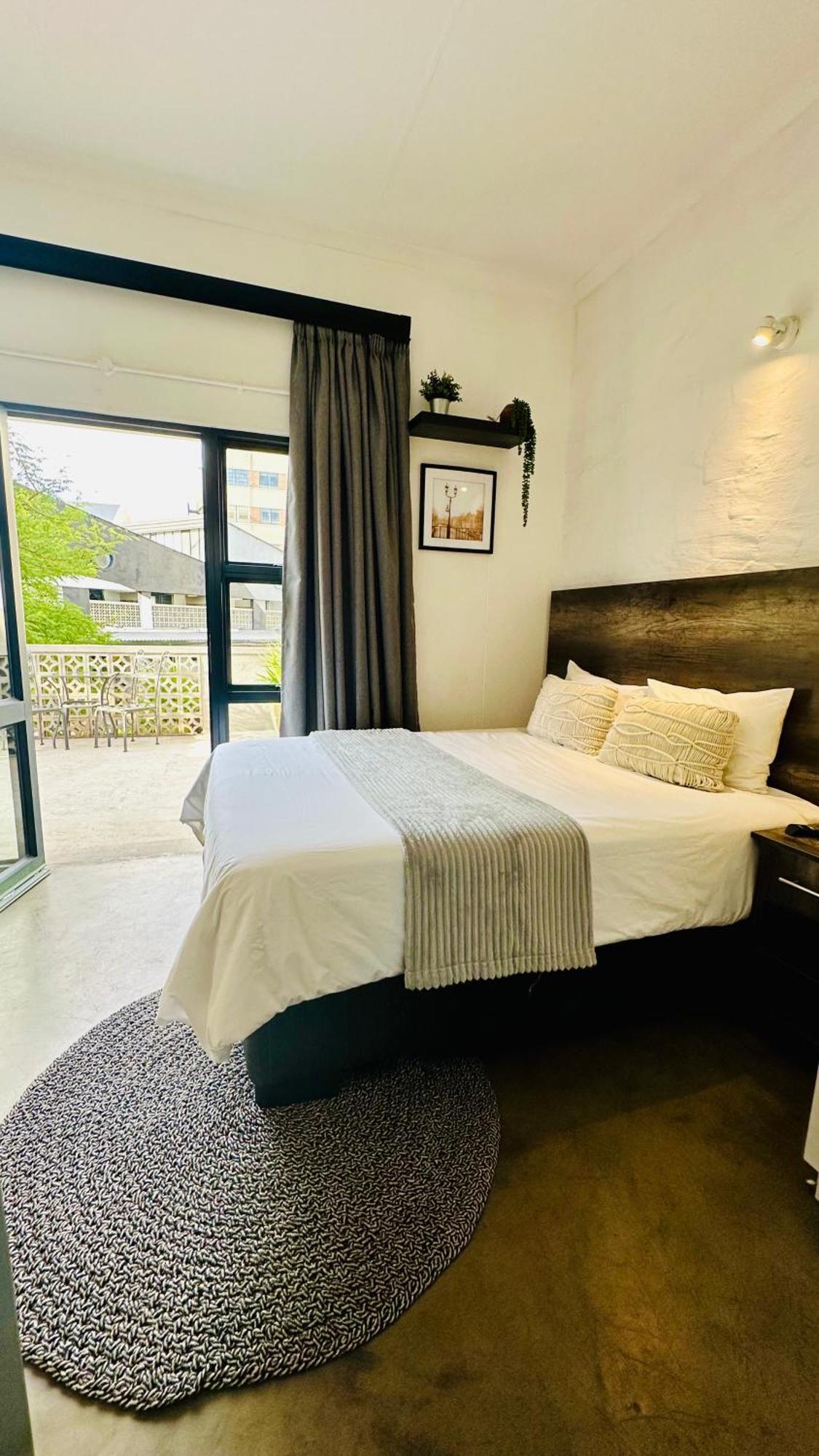 Living 119 - Fibre Wifi, Washing Machine & Sunny Balcony Apartment Johannesburg