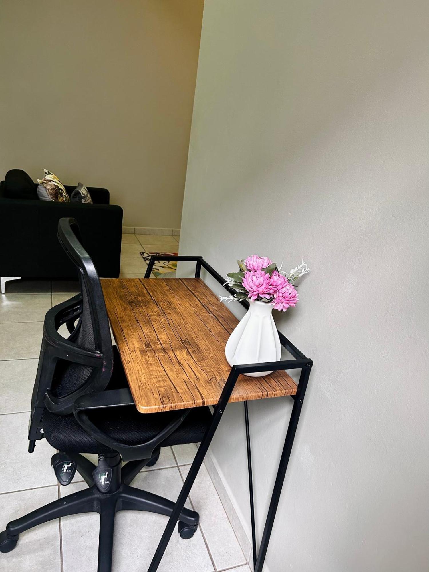 Neat And Cozy In Rosebank With Unlimited Wi-fi And Backup Power * Joanesburgo