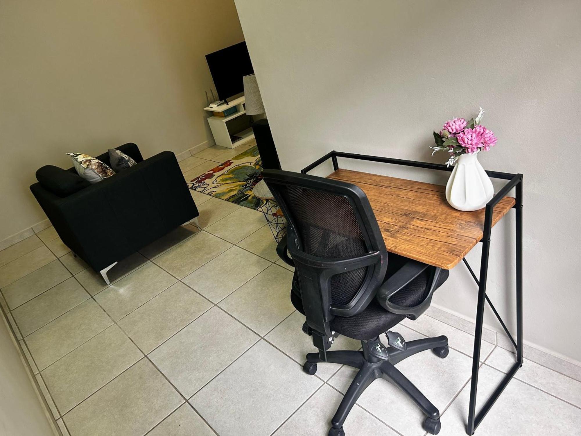 Apartamento Neat And Cozy In Rosebank With Unlimited Wi-fi And Backup Power *