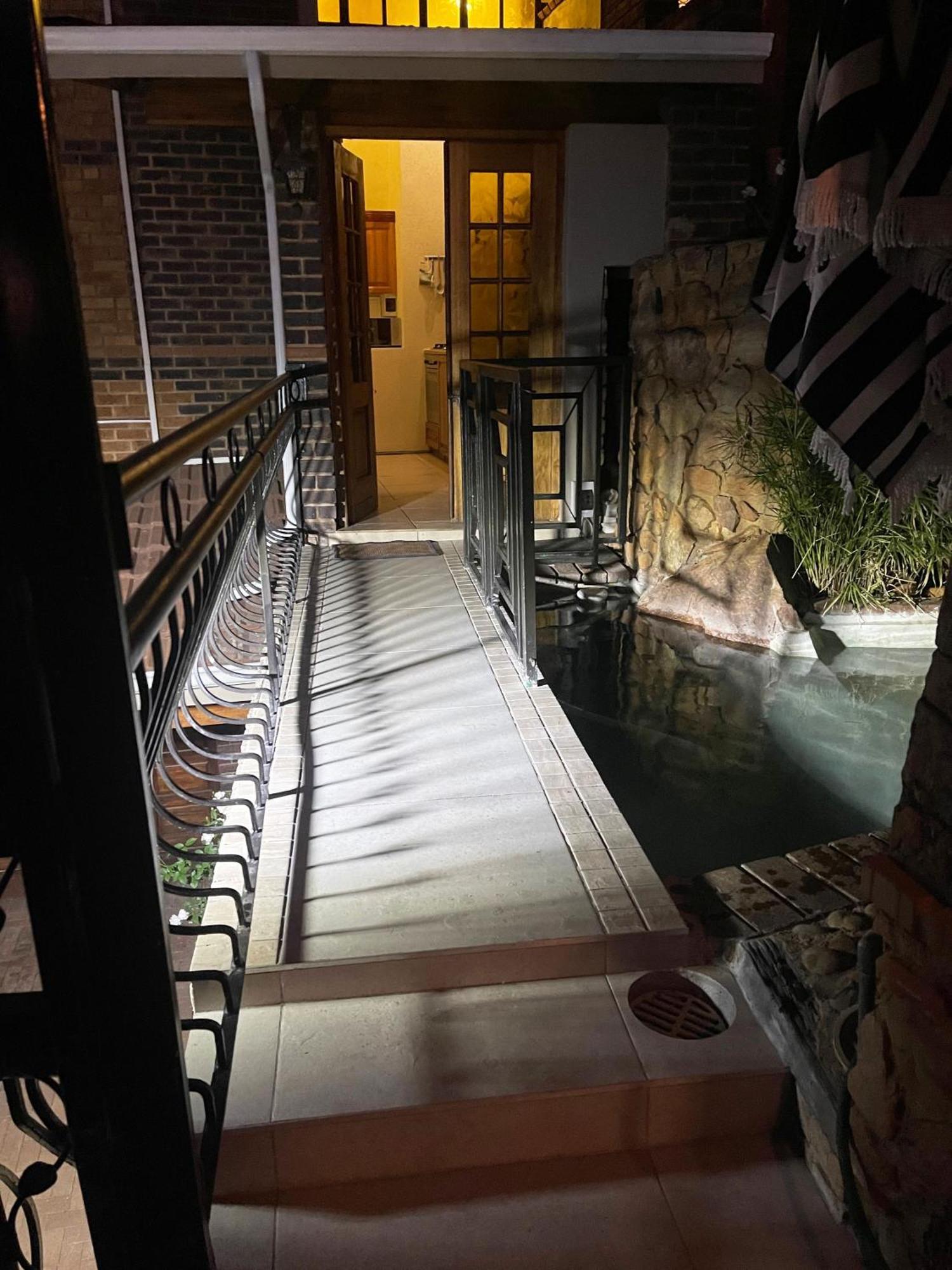 Apartment Sunset View Boutique: Luxury Nature Retreat With Pool And Solar Johannesburg