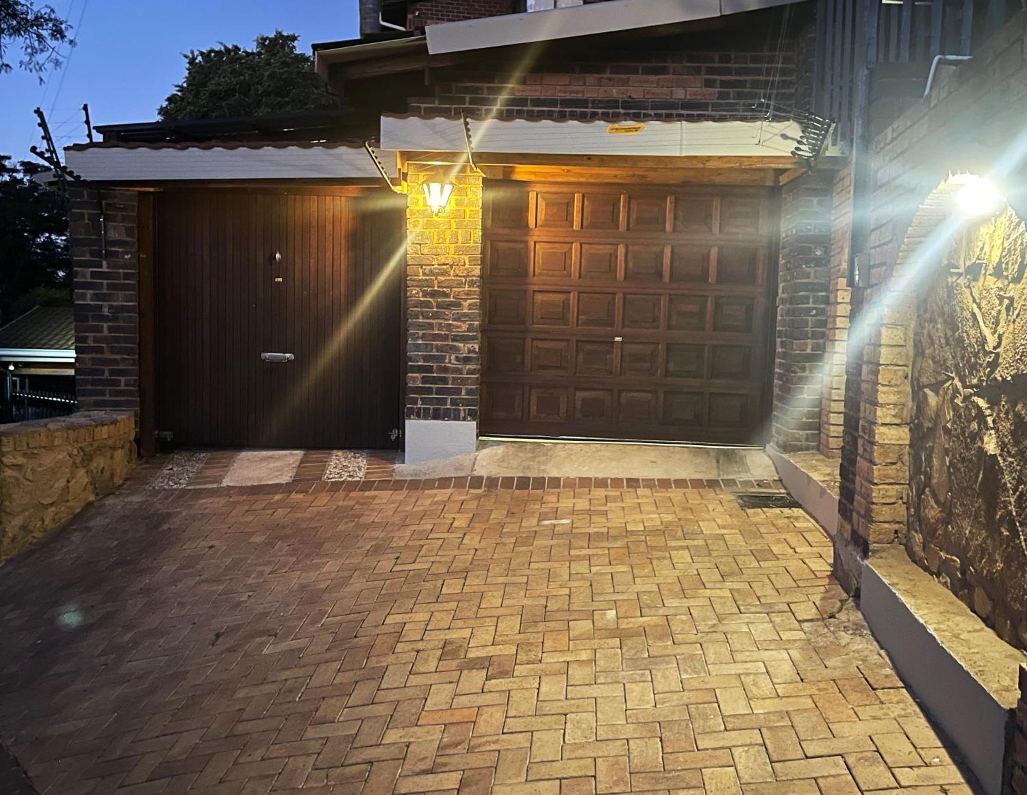 Sunset View Boutique: Luxury Nature Retreat With Pool And Solar *