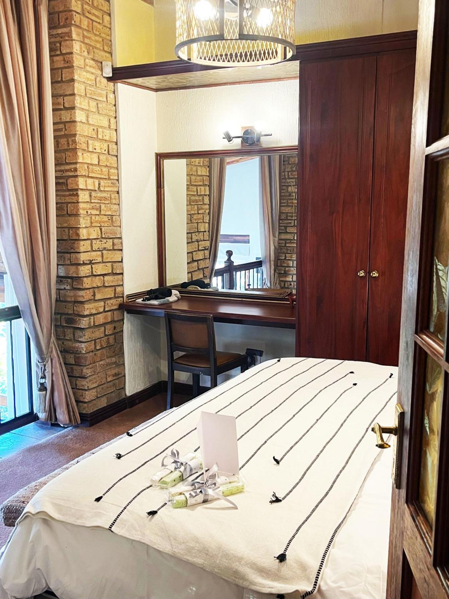 Sunset View Boutique: Luxury Nature Retreat With Pool And Solar Johannesburg