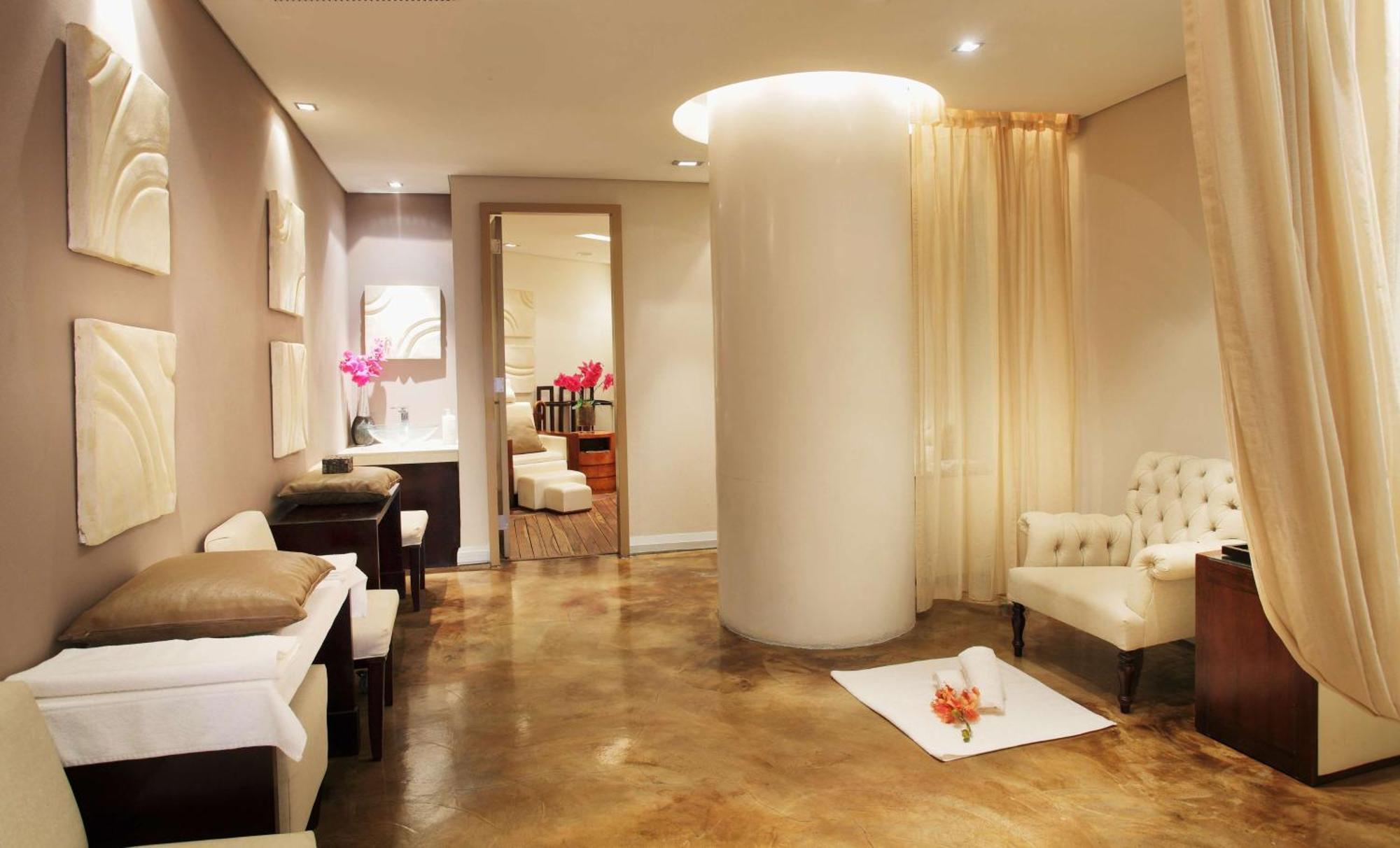 Sandton Sun And Towers Hotel 5*