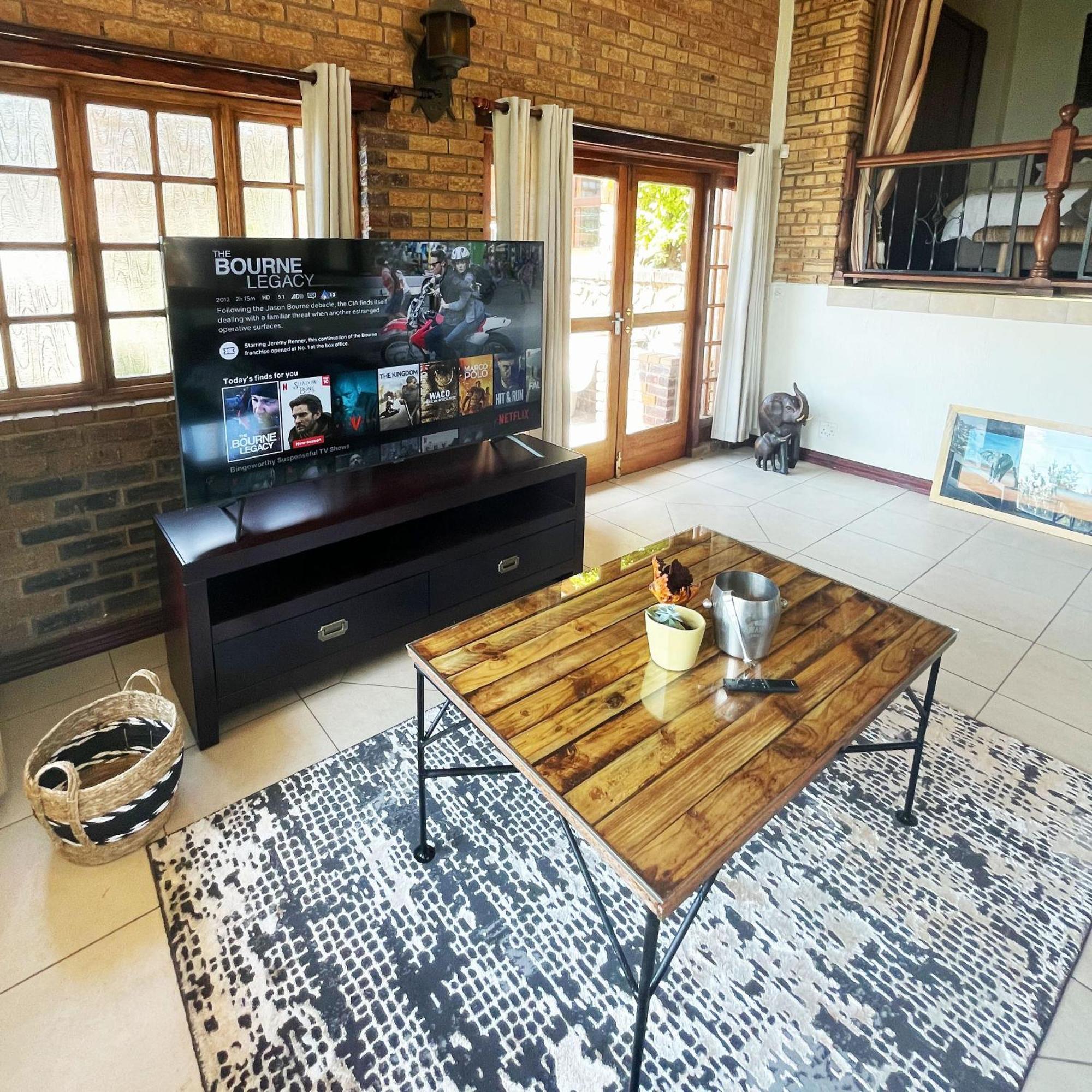 Sunset View Boutique: Luxury Nature Retreat With Pool And Solar Apartment *