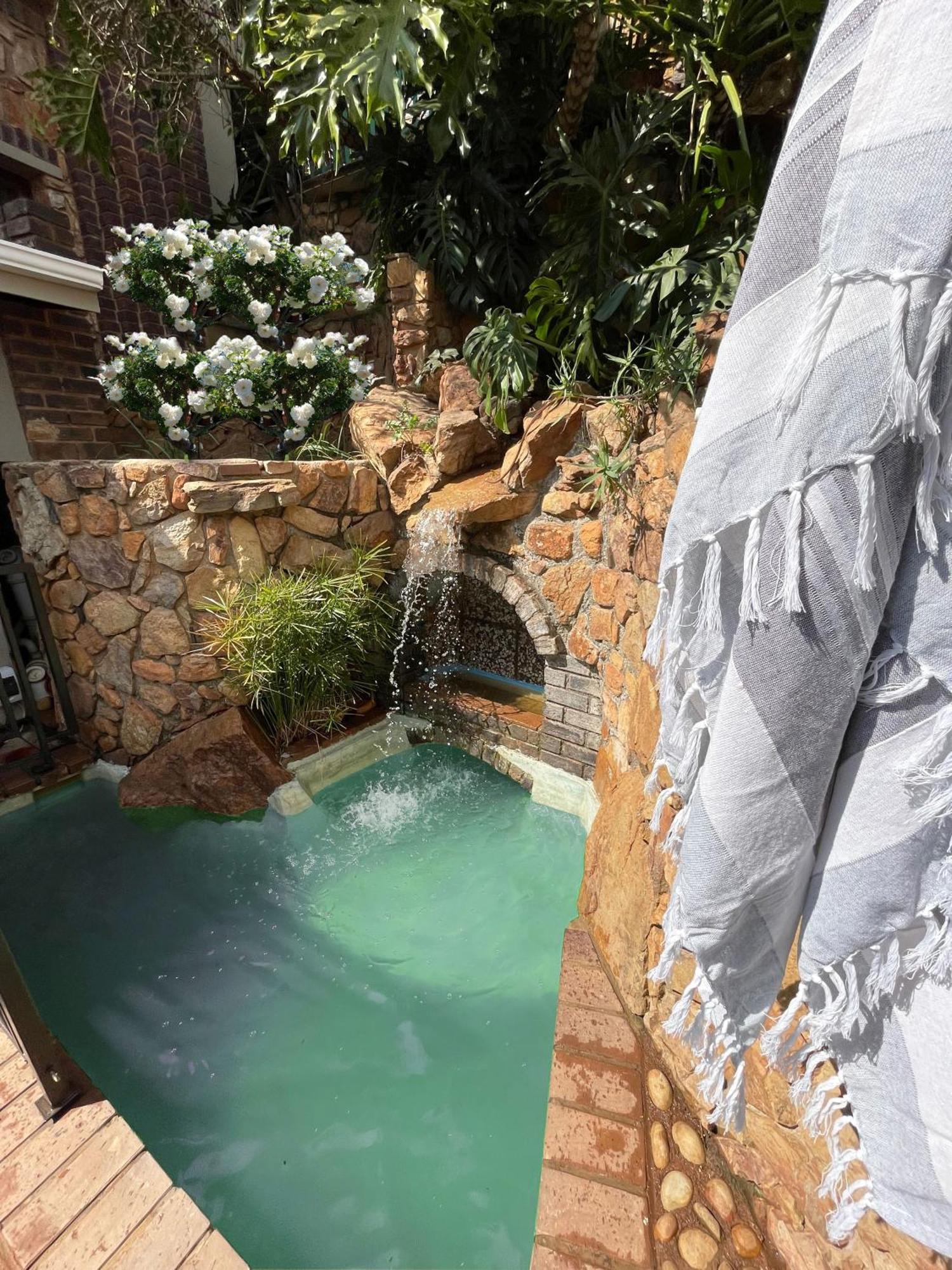 Sunset View Boutique: Luxury Nature Retreat With Pool And Solar Apartment *
