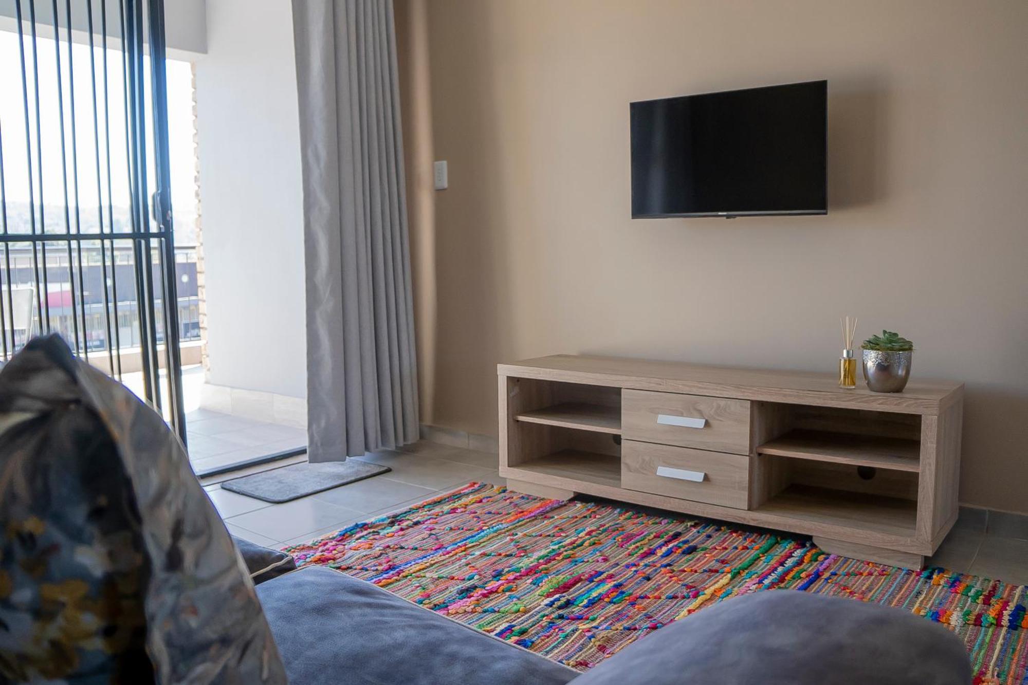 Airville Luxury Apartments, 7Min Drive To Cresta Mall *