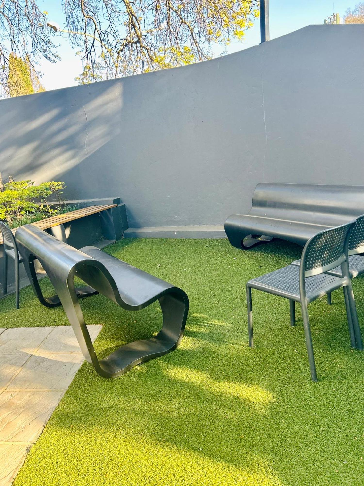 Neat And Cozy In Rosebank With Unlimited Wi-fi And Backup Power Apartamento Joanesburgo