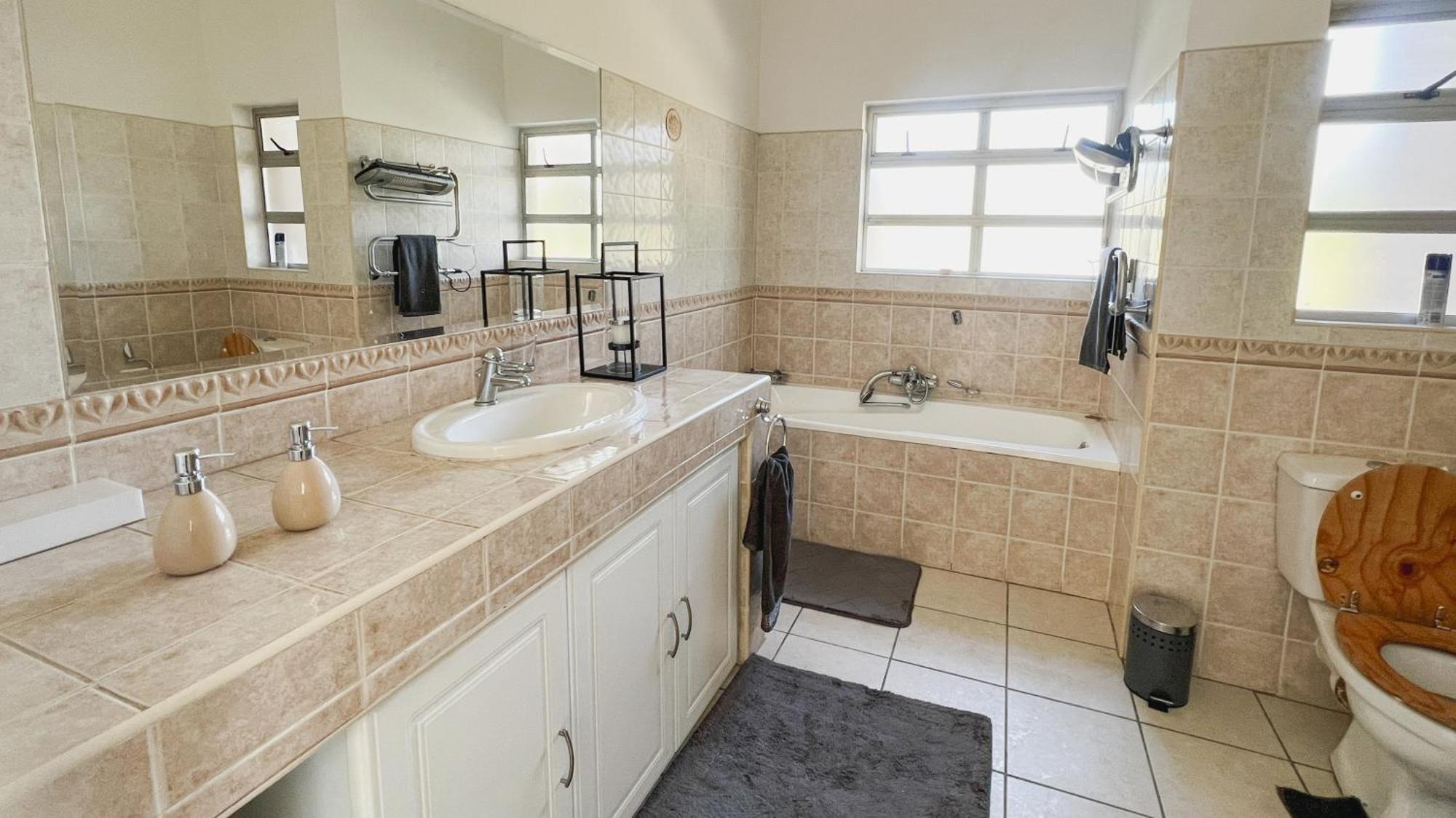 Homestay Sizanazo - In The Heart Of Northcliff Hill Johannesburg