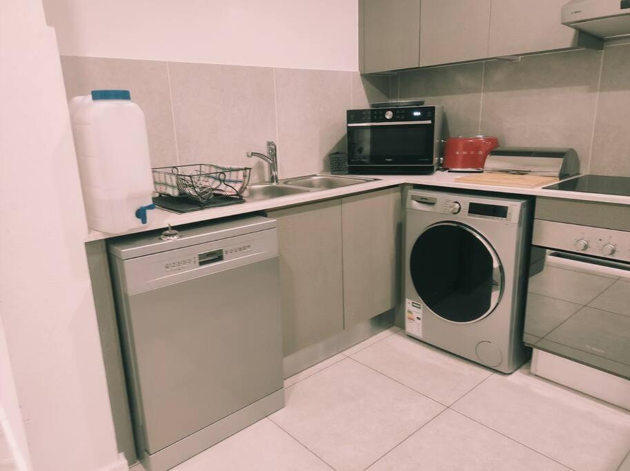 Emerald Skye -luxury 1 Bed Pad, Greenstone Hill-no Loadshedding Ups * Johannesburg