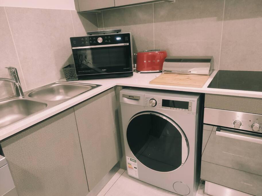 Emerald Skye -luxury 1 Bed Pad, Greenstone Hill-no Loadshedding Ups Johannesburg