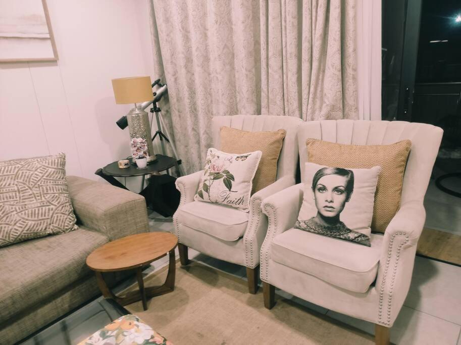 Emerald Skye -luxury 1 Bed Pad, Greenstone Hill-no Loadshedding Ups