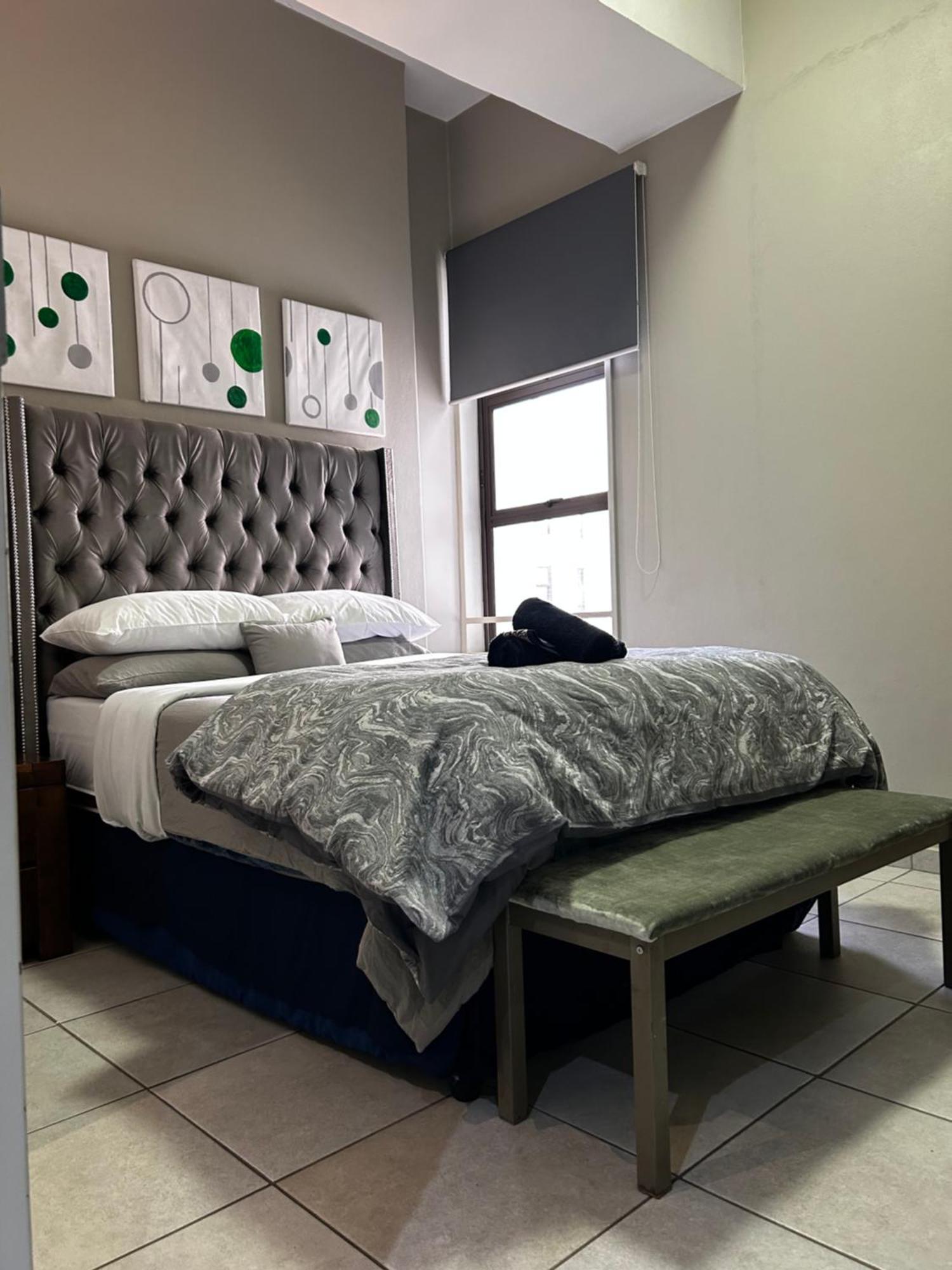 Neat And Cozy In Rosebank With Unlimited Wi-fi And Backup Power * Joanesburgo