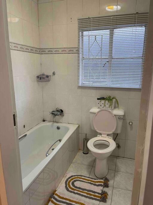 In Suideoord, Jhb South Holiday home