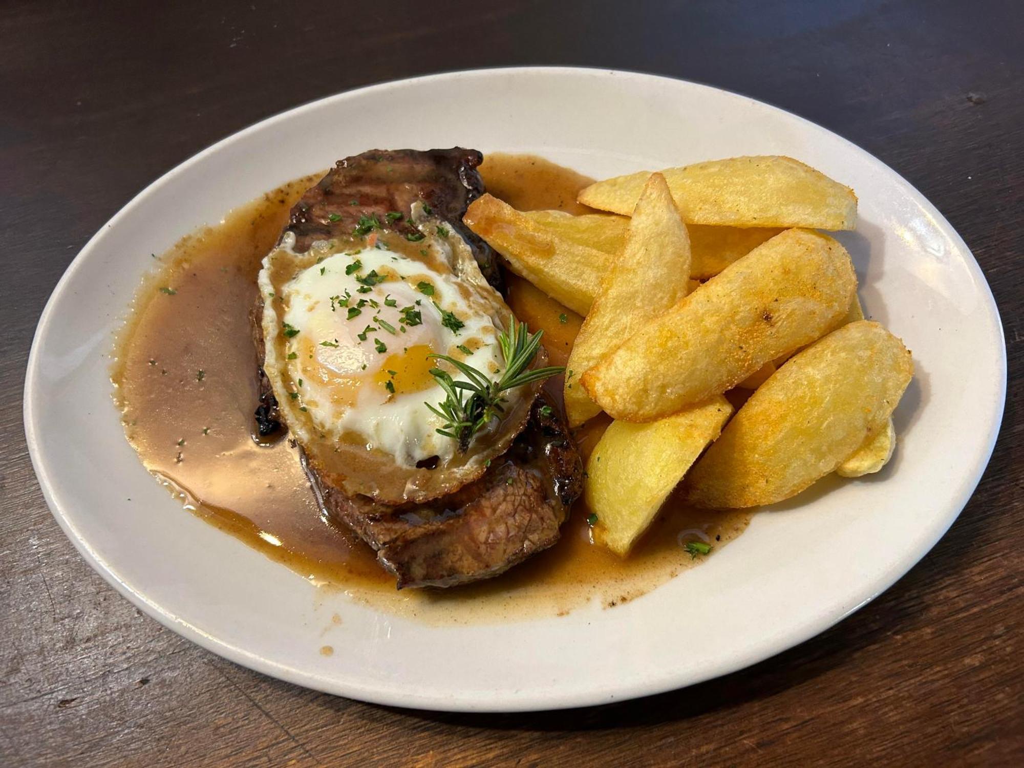 Lodge Cardoso Kitchen Bar &