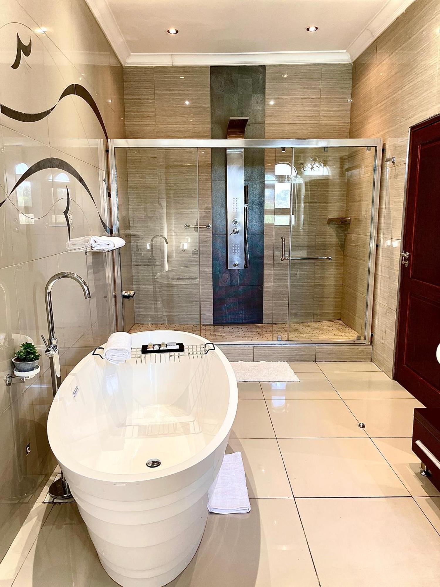 Tasha Luxury Suites, Lanseria Nhà khách Johannesburg