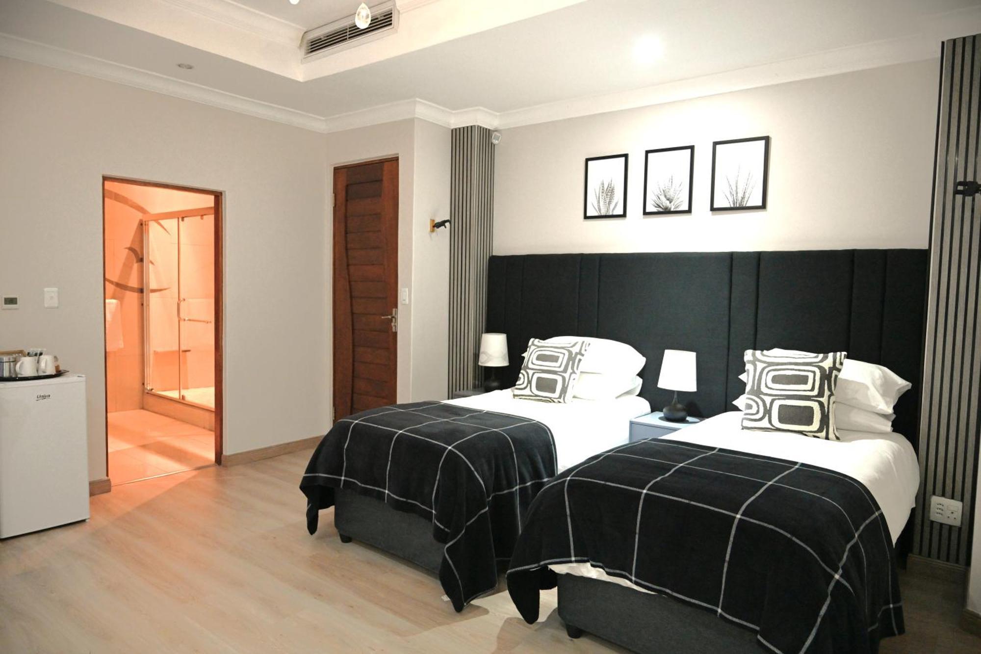 Tasha Luxury Suites, Lanseria Nhà khách