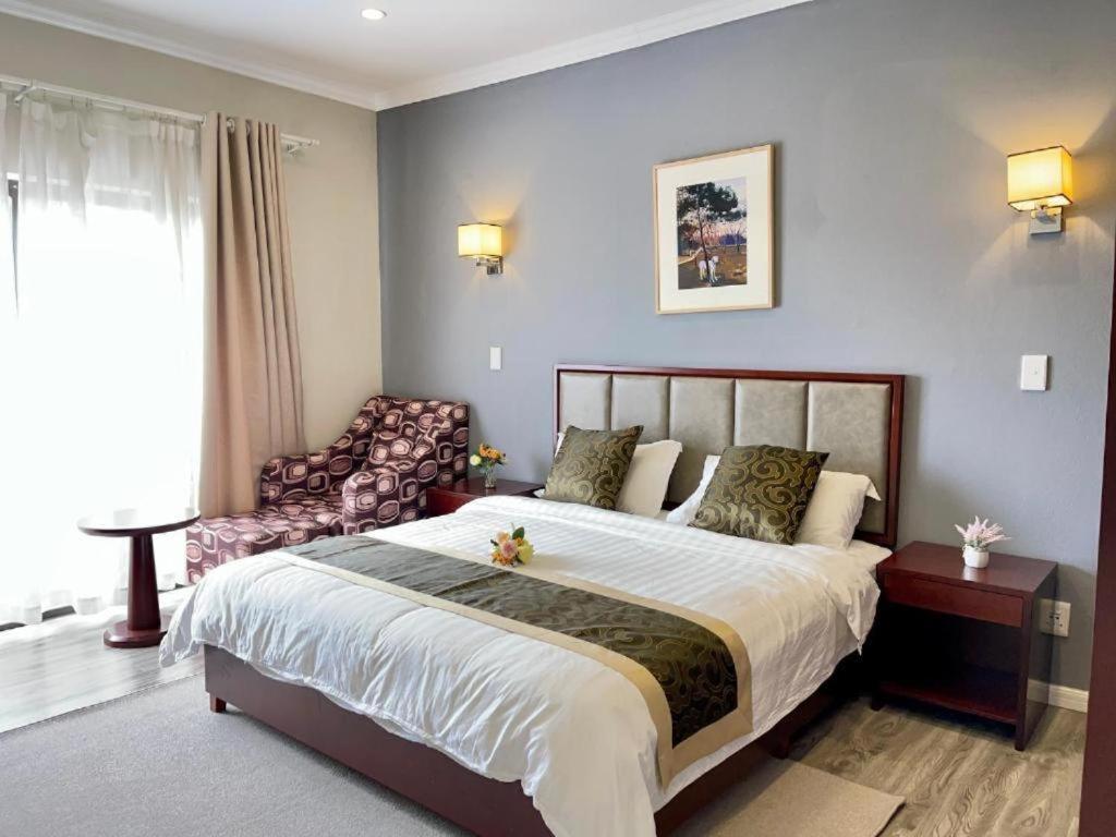 Atlantic Pearl Rivonia * Johannesburg