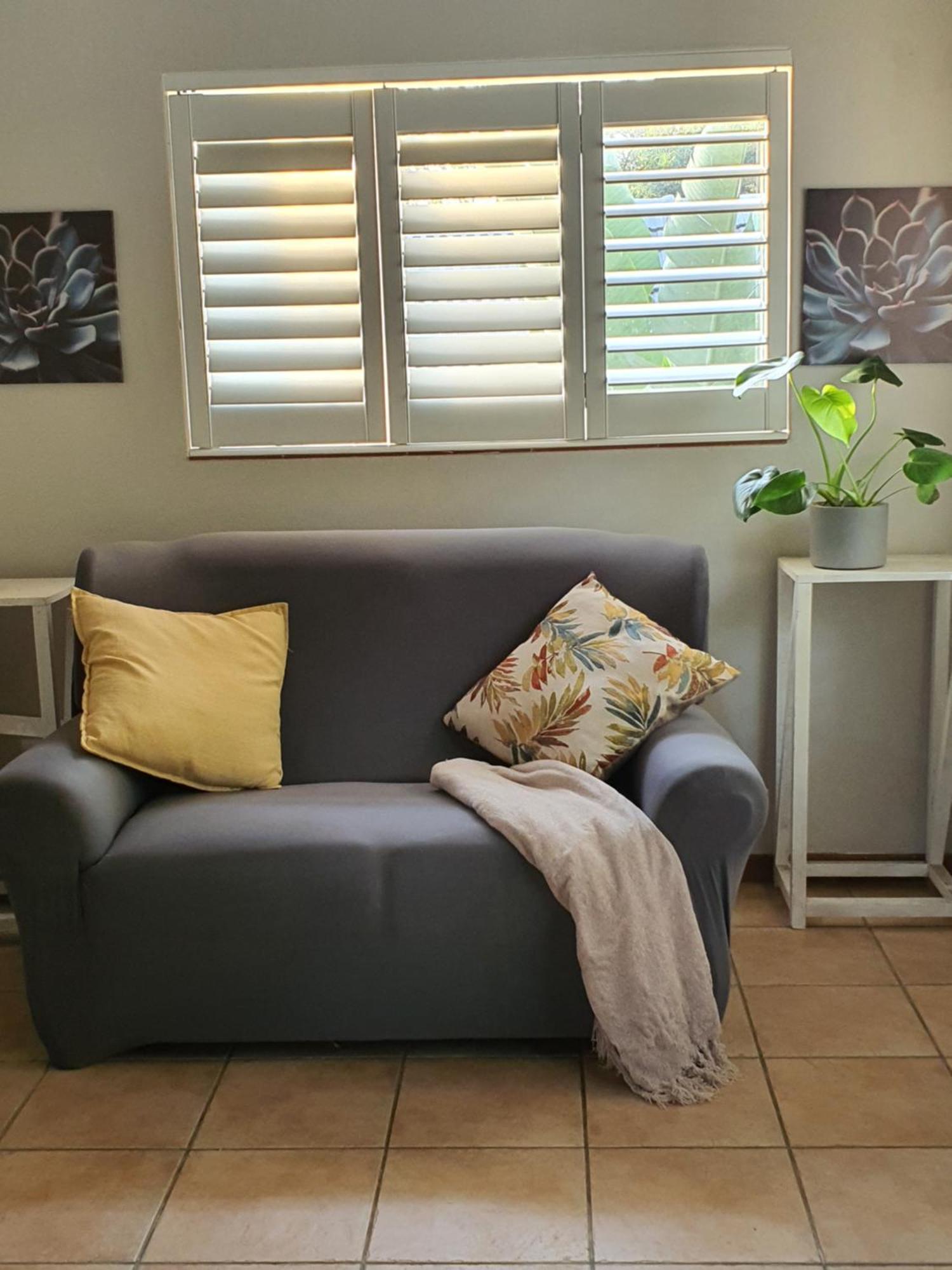 Warm And Cozy In Randburg Apartment