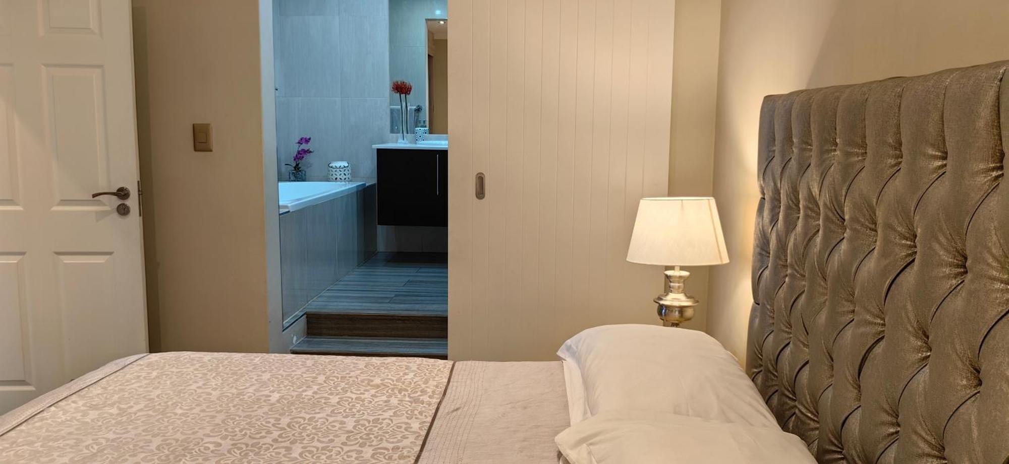 Khách sạn hẻo lánh 4 On Pritchard Luxury