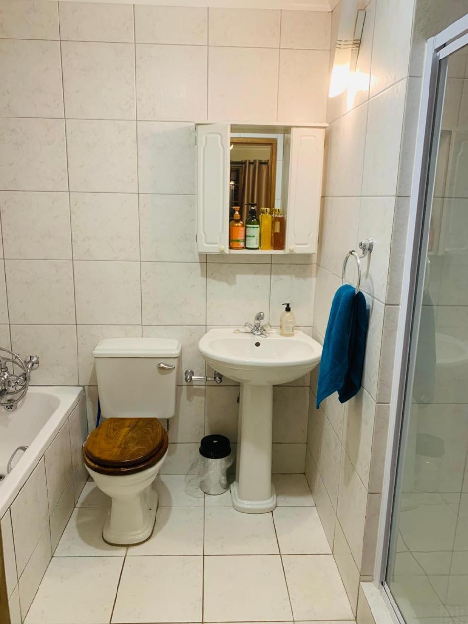 Guest house Afrikawisa@rosebank *
