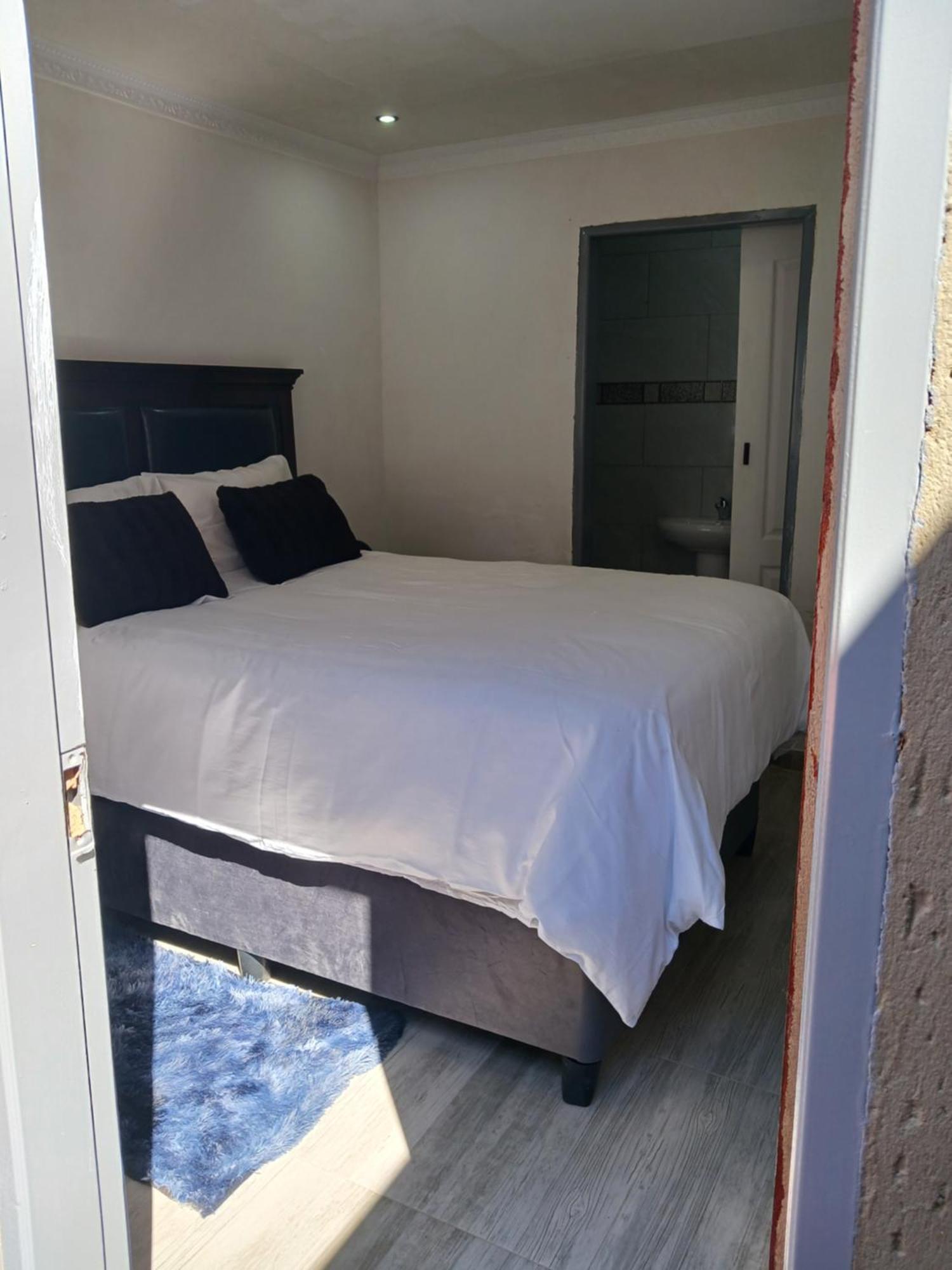 Russell's Rest Apartment