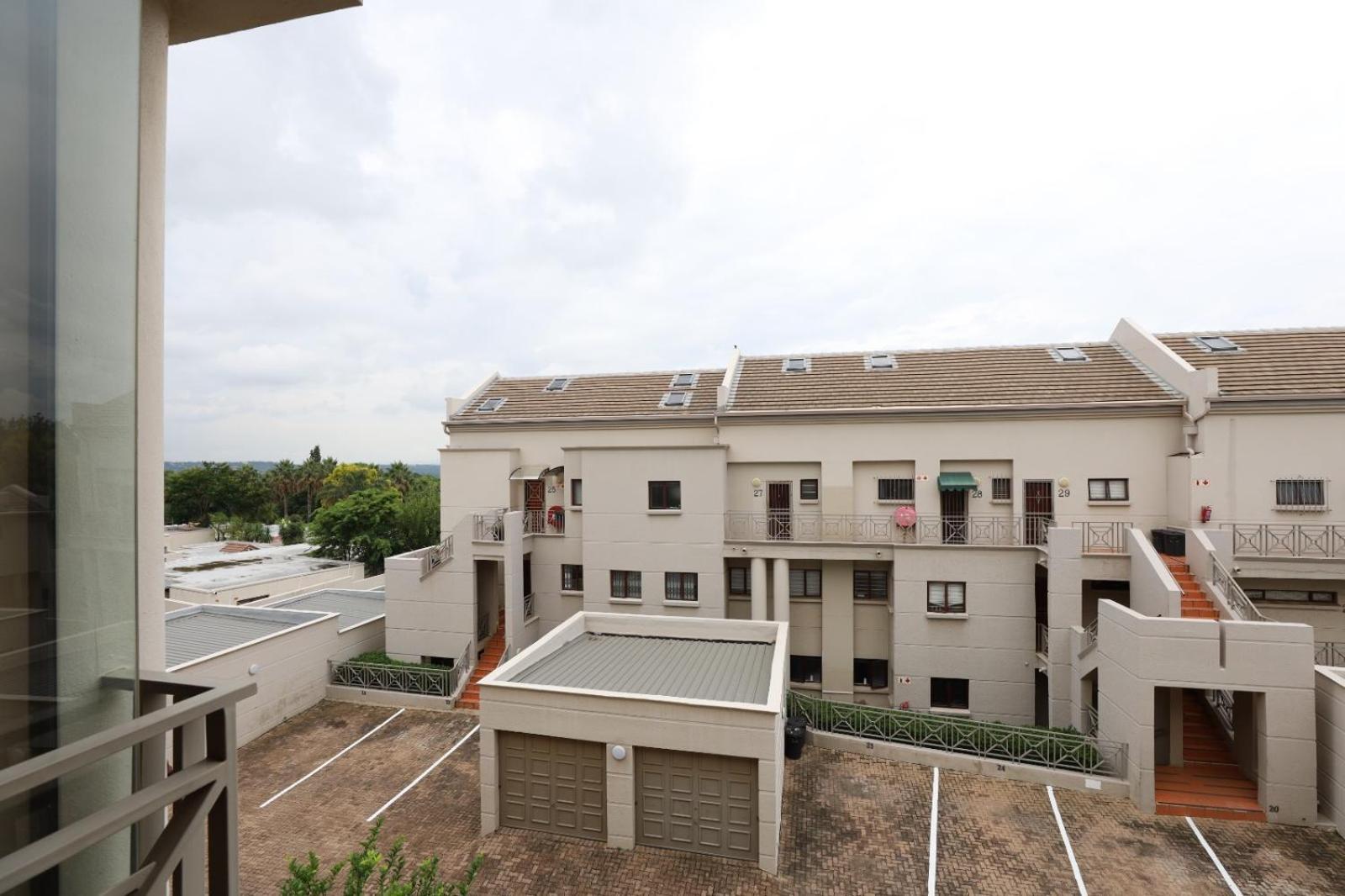 Mount Royal 47 Large 1 Bed With Balcony Căn hộ *
