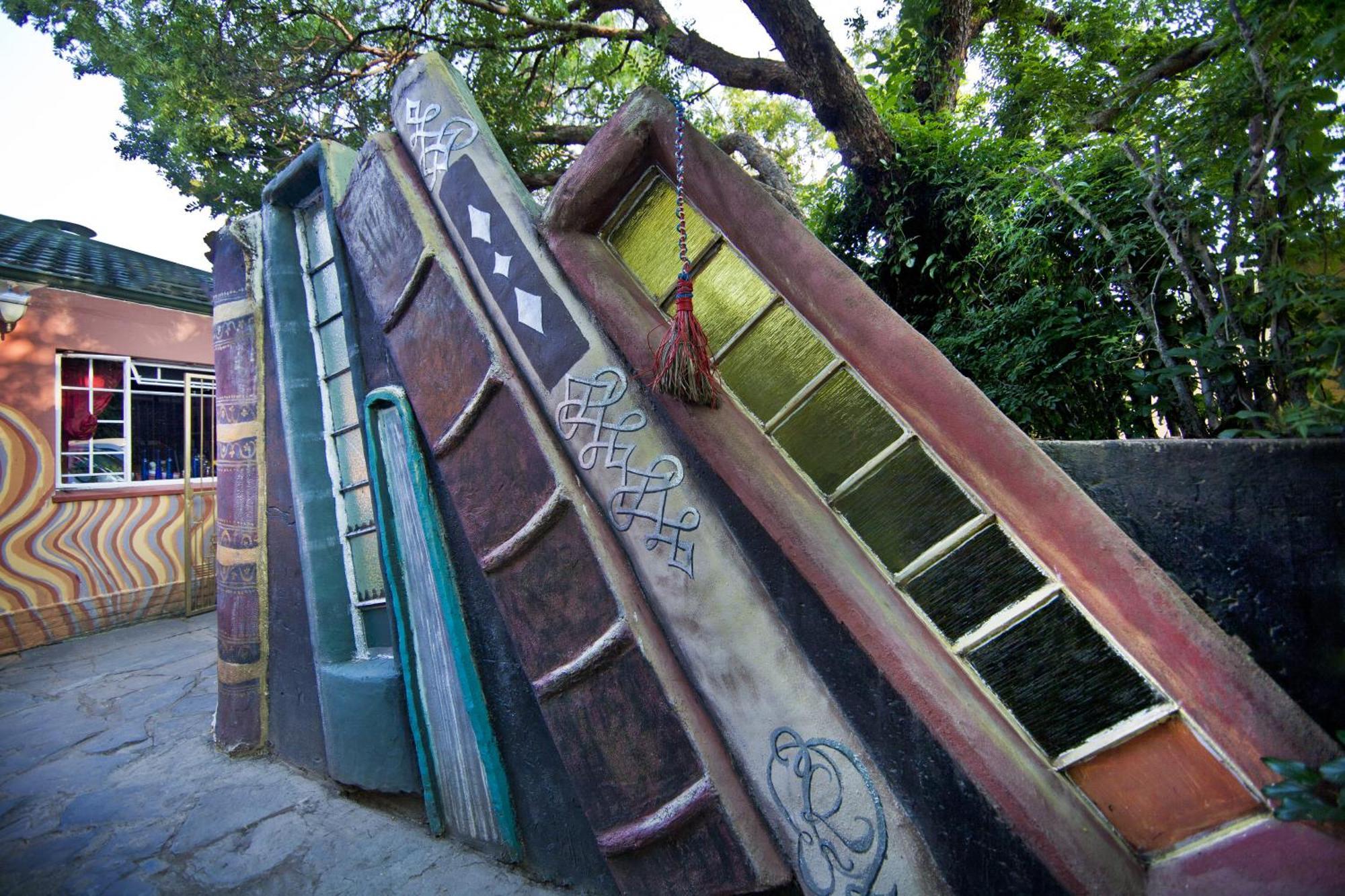 Rabbit Hole Khách sạn