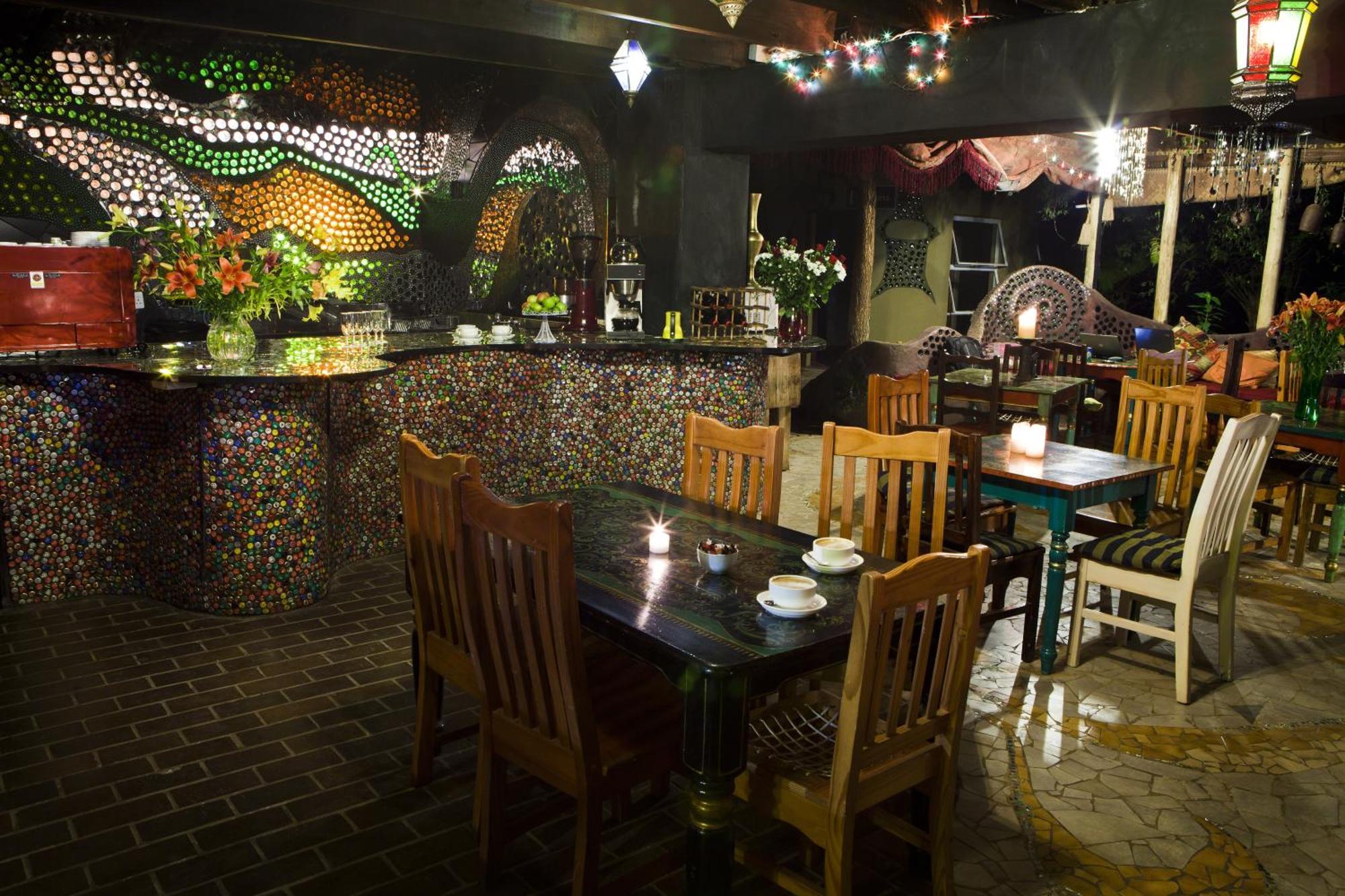 Khách sạn Rabbit Hole 3*