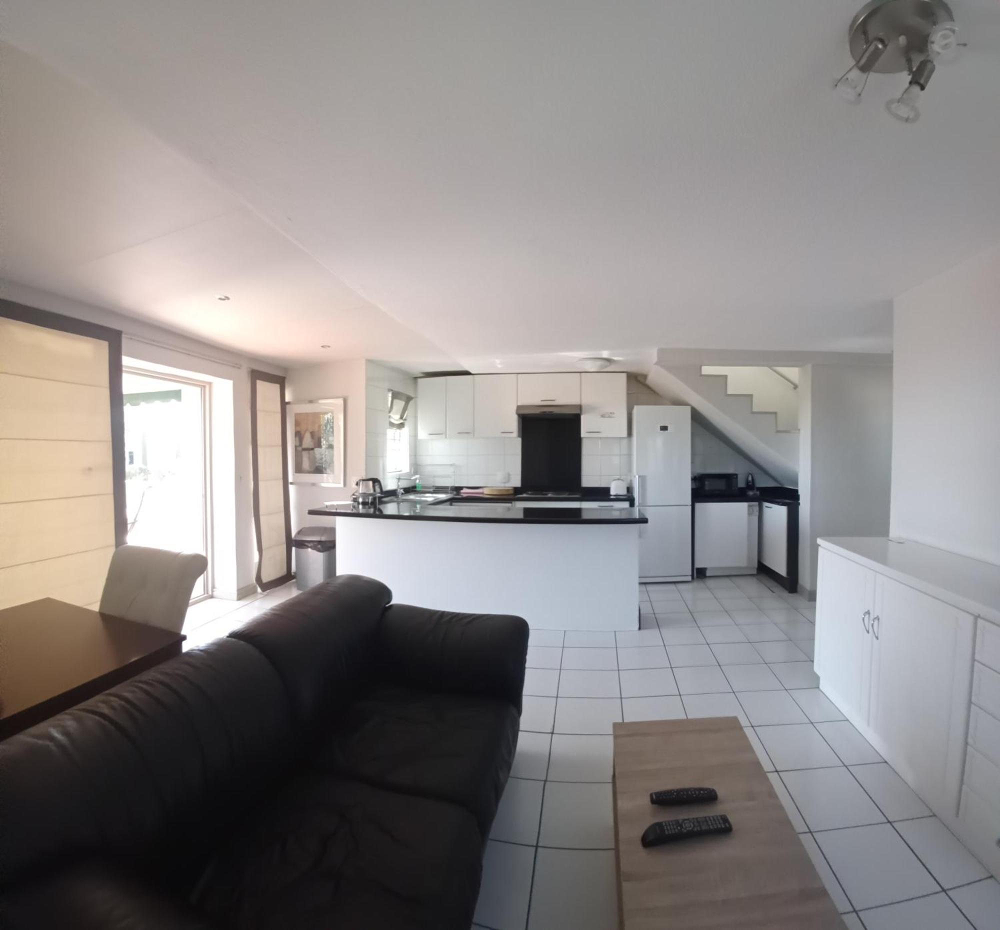 Mount Royal 09 - Large 1 Bed With Balcony *