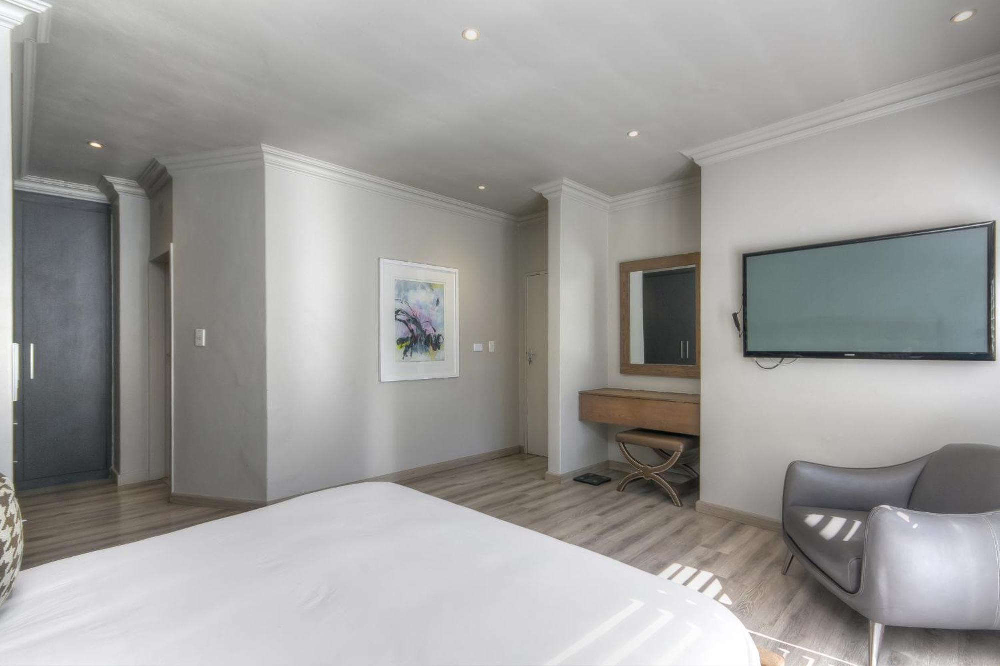 Villa 13 Sandown Valley, Sandton