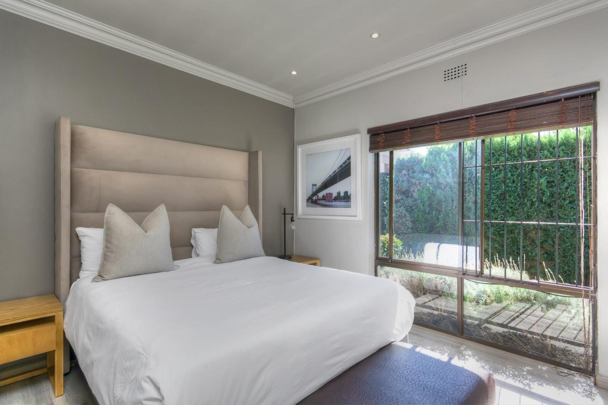 13 Sandown Valley, Sandton Villa *