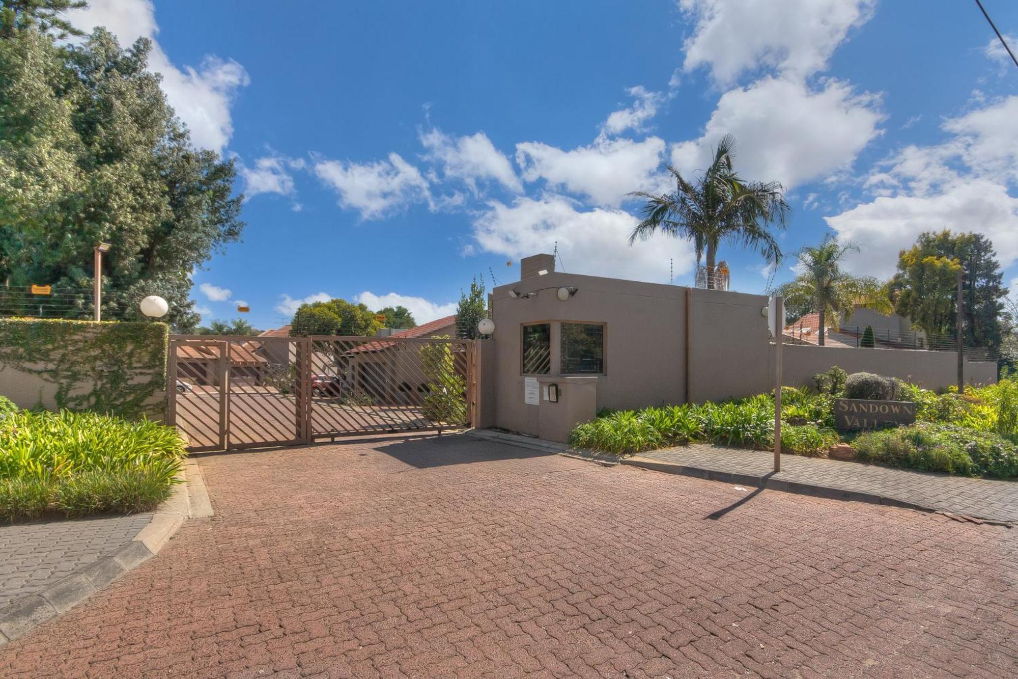 Villa 13 Sandown Valley, Sandton