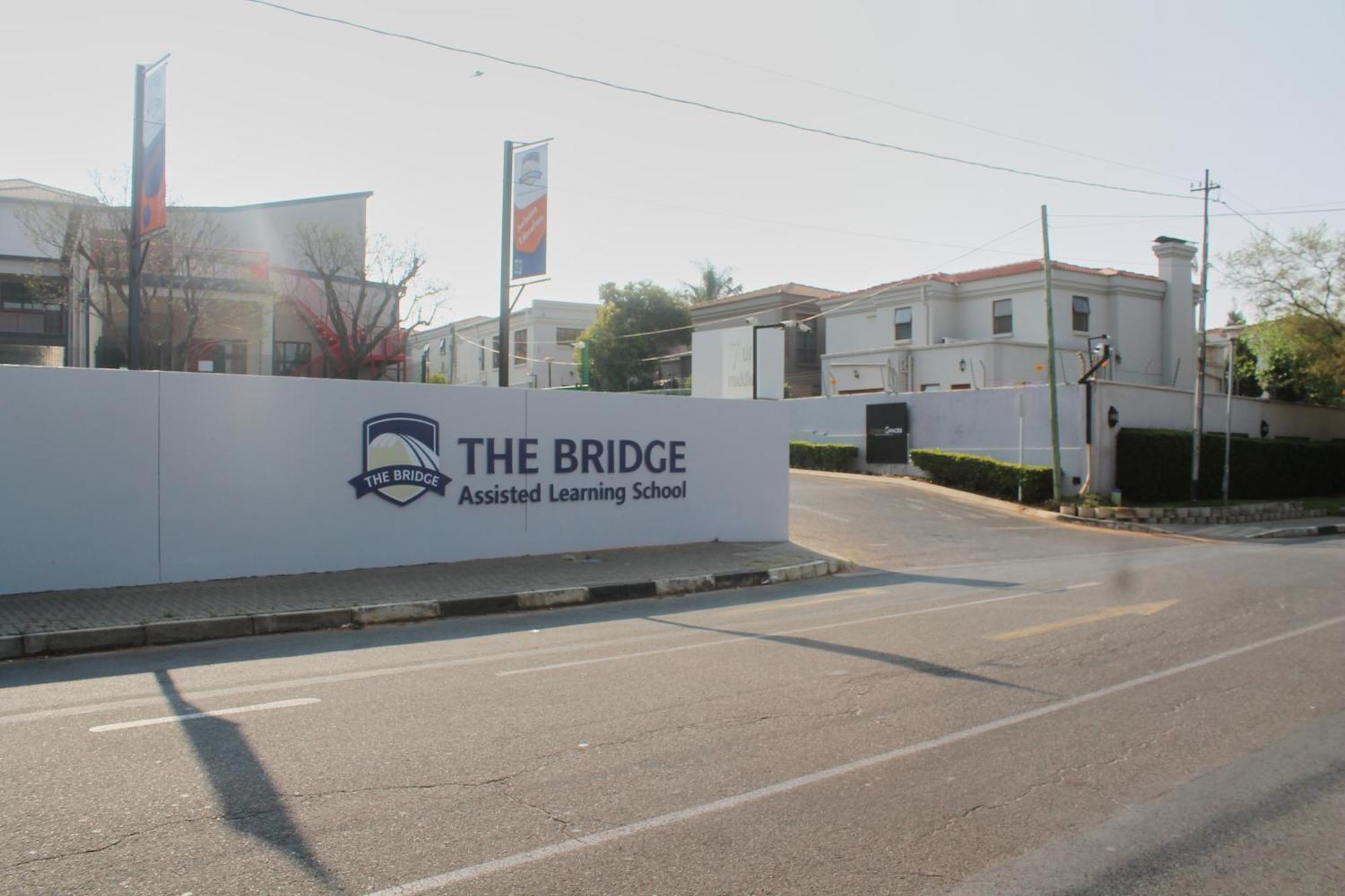 Spacious 2 Bed 2 Bath Wi-fi Netflix Backup Power Apartment Johannesburg