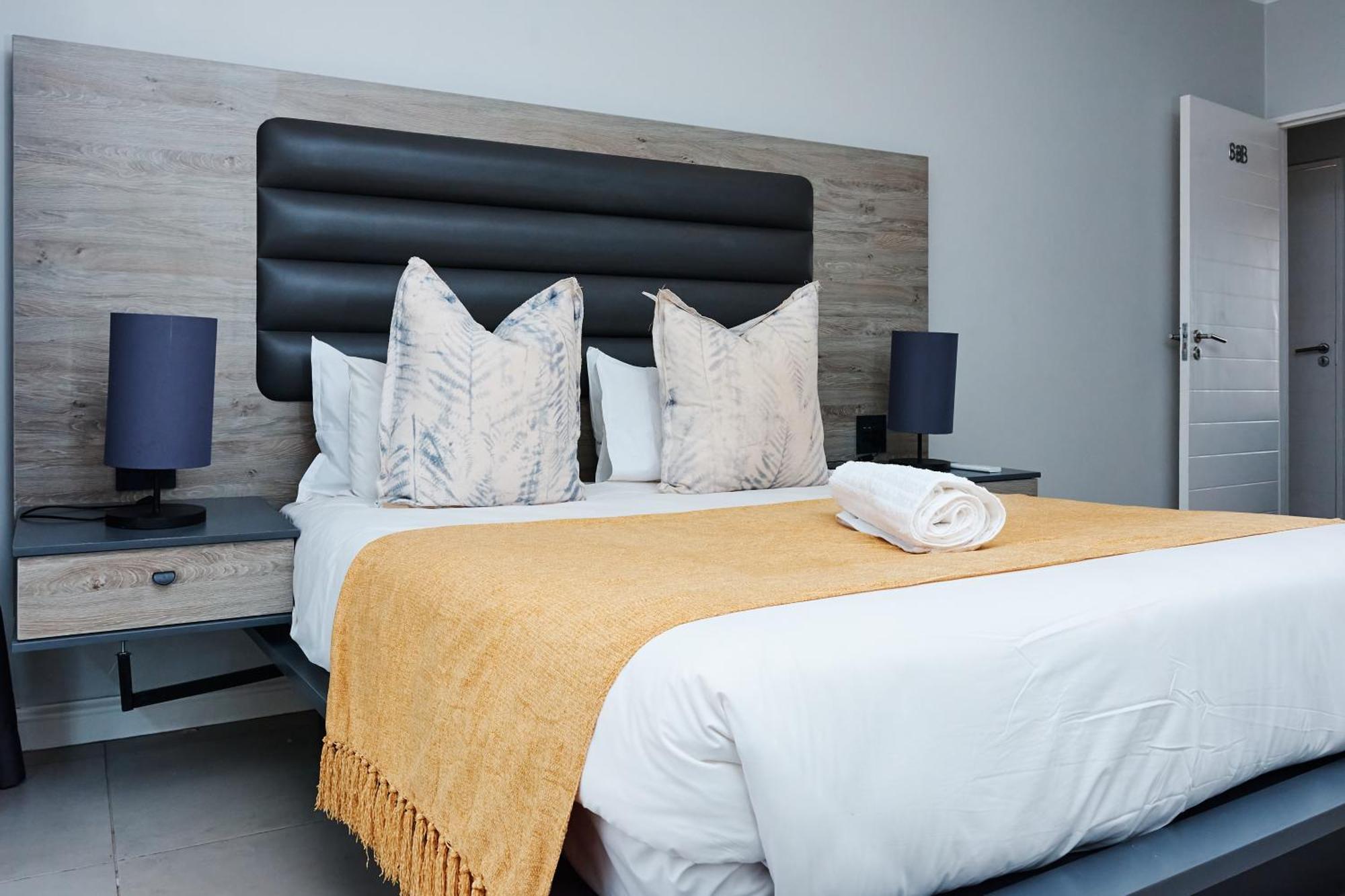 Spacious 2 Bed 2 Bath Wi-fi Netflix Backup Power Johannesburg