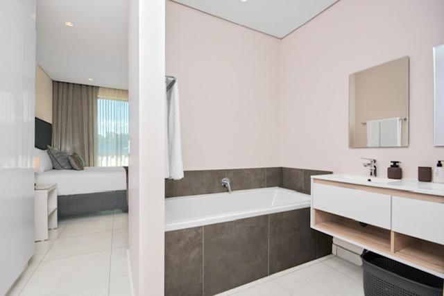 Apartment Two Bed En-suite At The Terrace Sandton Gate *
