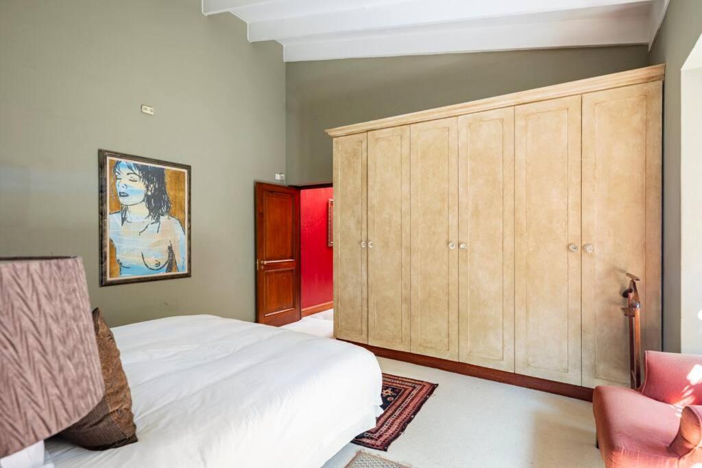 Picturesque Garden Villa, Illovo House *