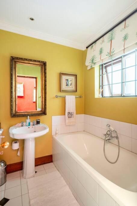 Picturesque Garden Villa, Illovo House Villa *