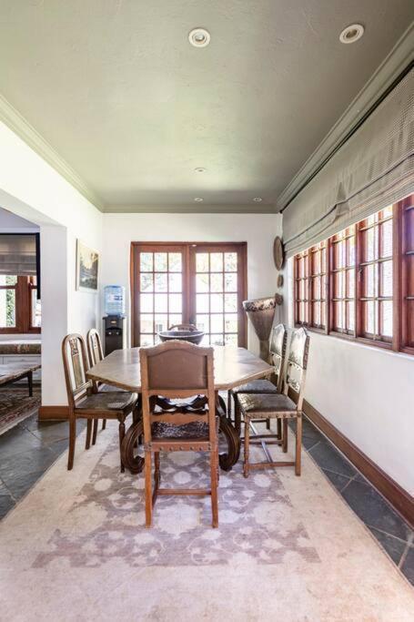 Villa Picturesque Garden Villa, Illovo House Johannesburg