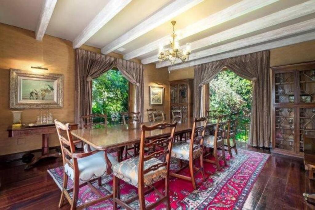 Picturesque Garden Villa, Illovo House *