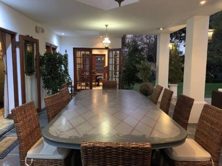 Villa Picturesque Garden Villa, Illovo House *