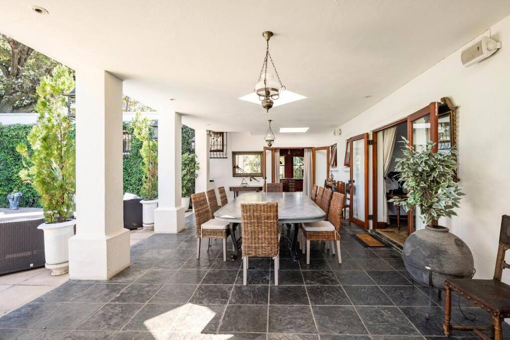 Villa Picturesque Garden Villa, Illovo House Johannesburg