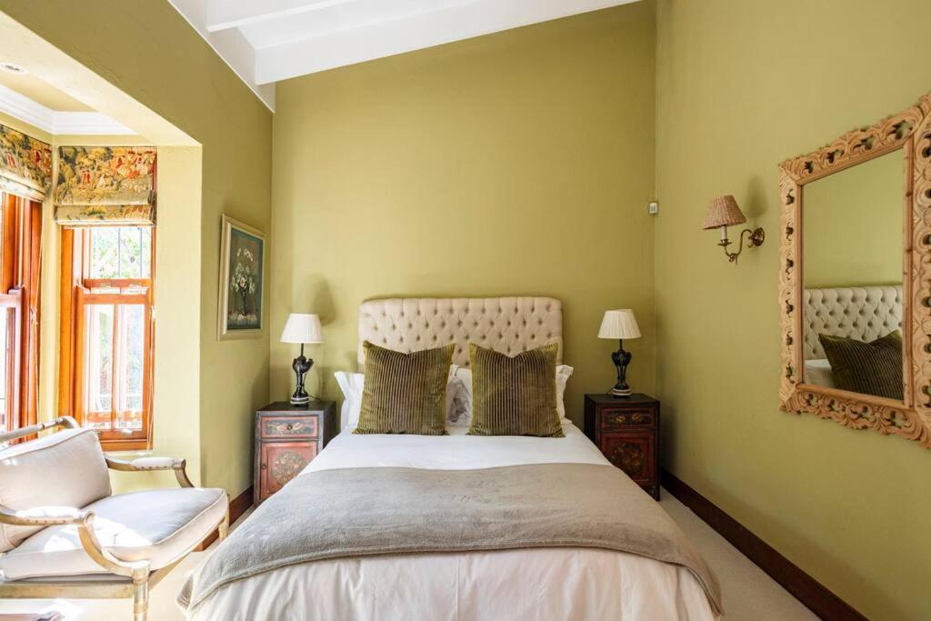 Picturesque Garden Villa, Illovo House