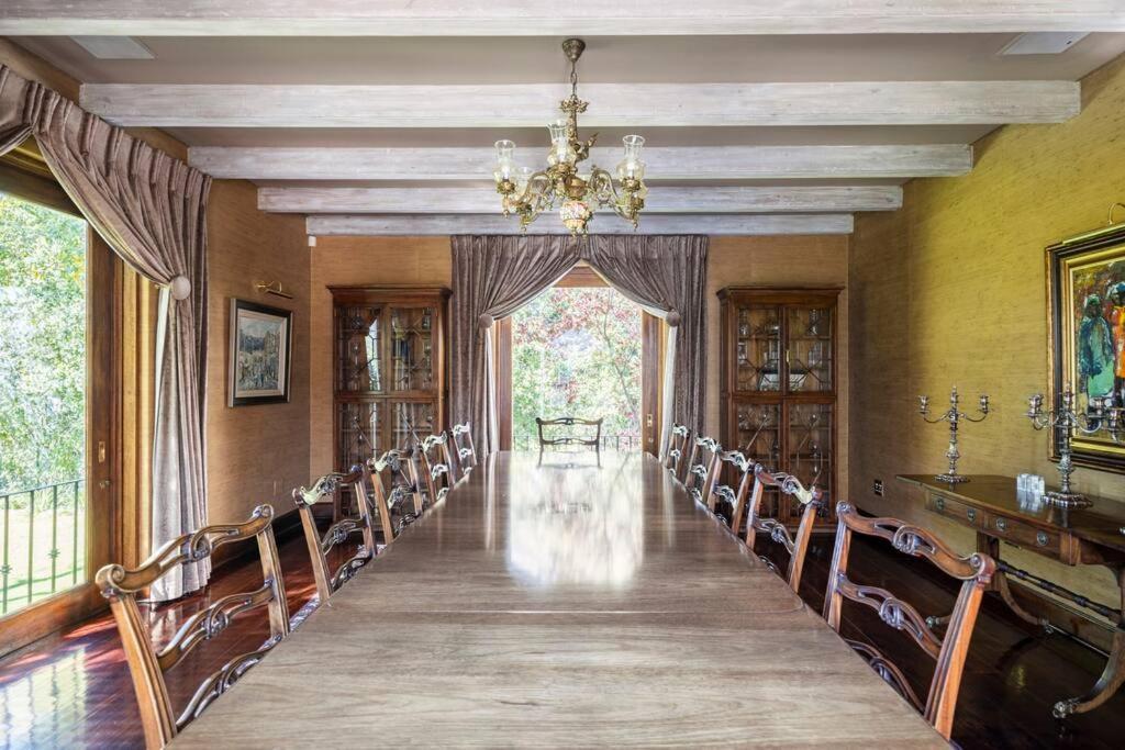 Picturesque Garden Villa, Illovo House *