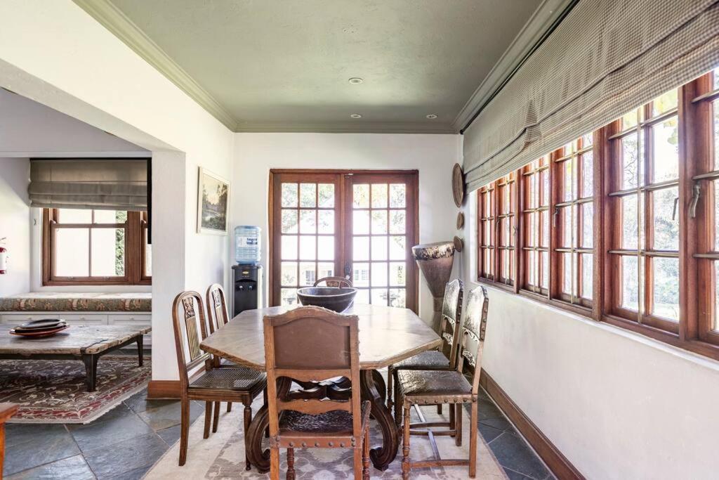 Picturesque Garden Villa, Illovo House