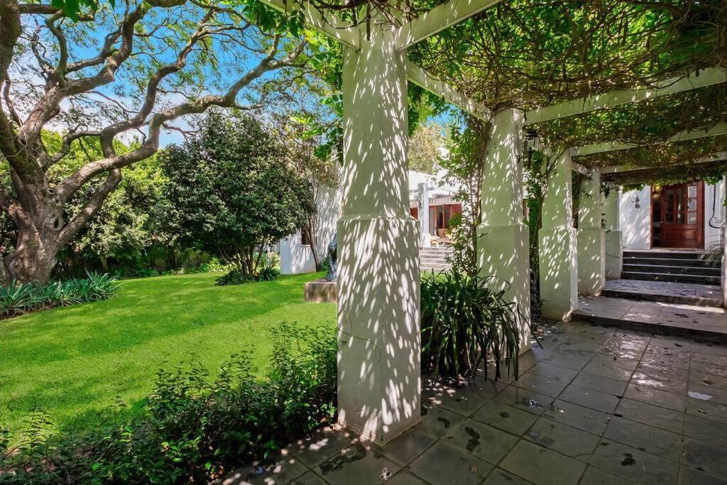 Villa Picturesque Garden Villa, Illovo House Johannesburg