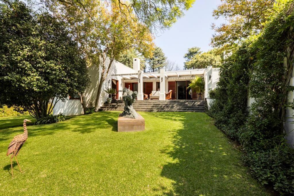 Picturesque Garden Villa, Illovo House * Johannesburg