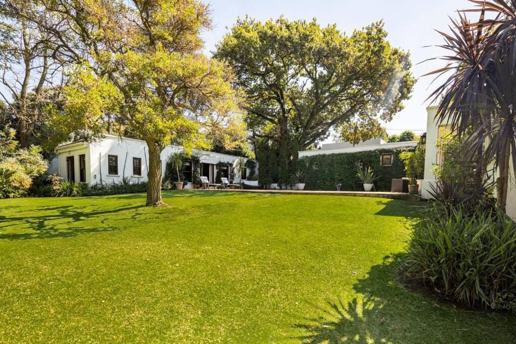 Picturesque Garden Villa, Illovo House Villa *