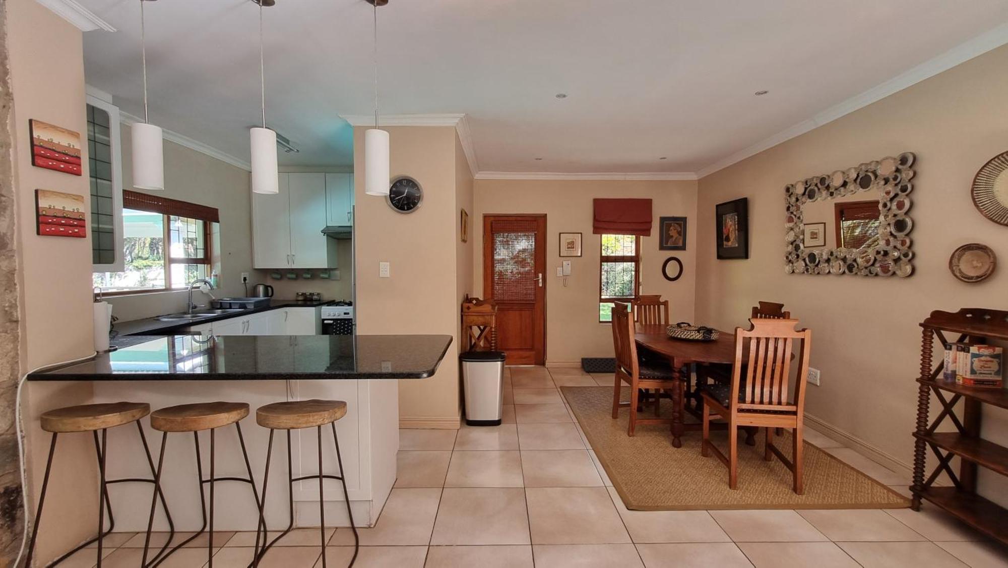 2 Bed Cottage, Bryanston, Sandton Joanesburgo
