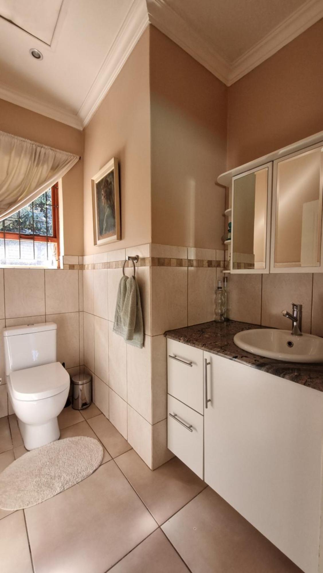 Apartamento 2 Bed Cottage, Bryanston, Sandton Joanesburgo